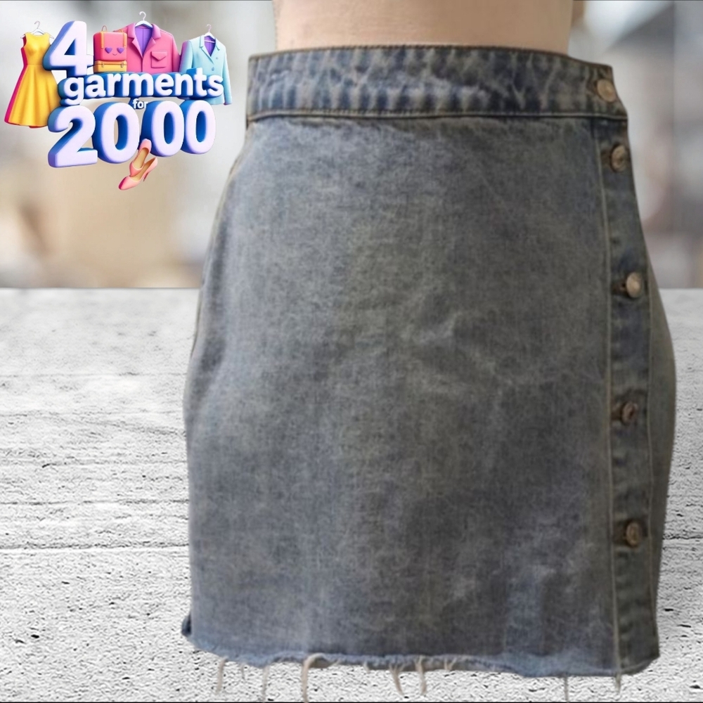 Forever 21 100%  light wash mini skirt size M